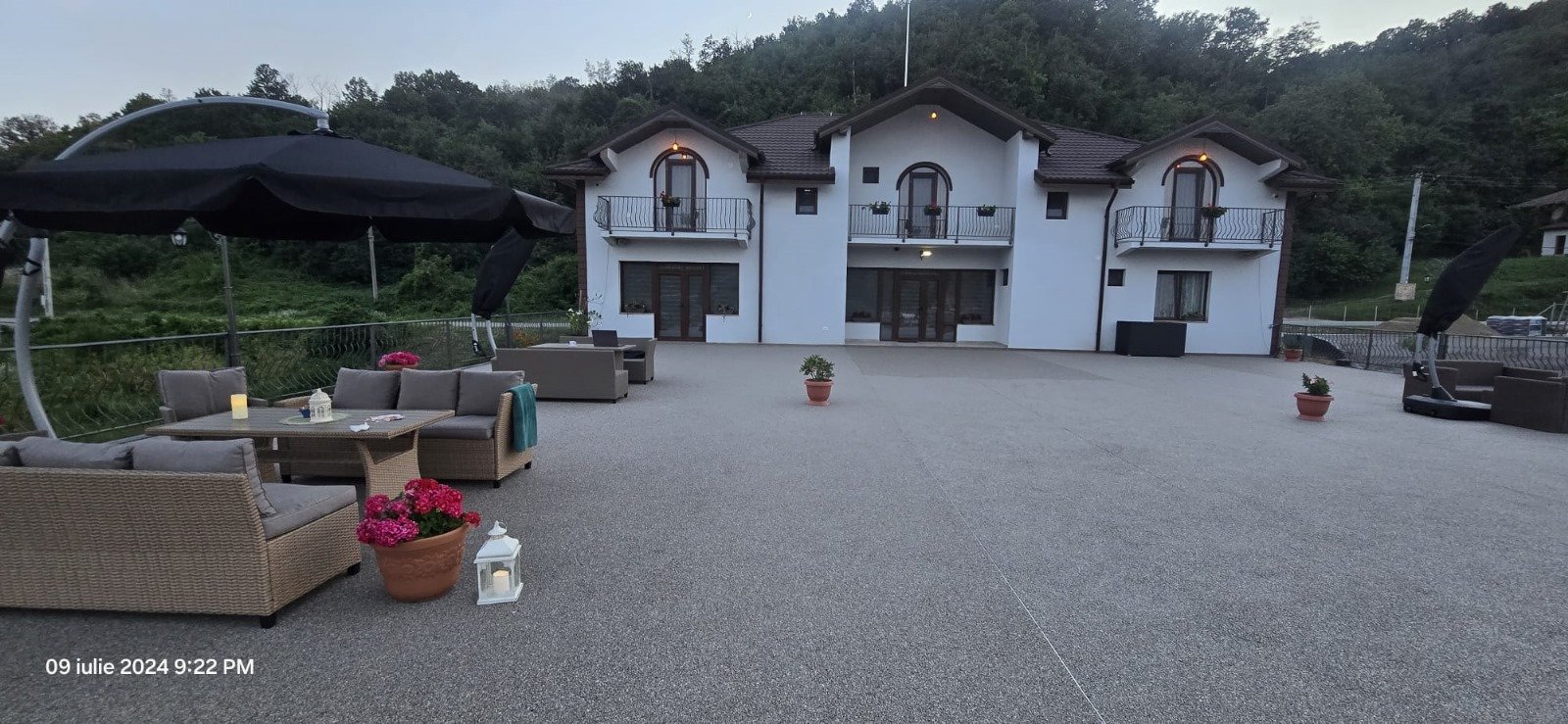 Front exterior 04