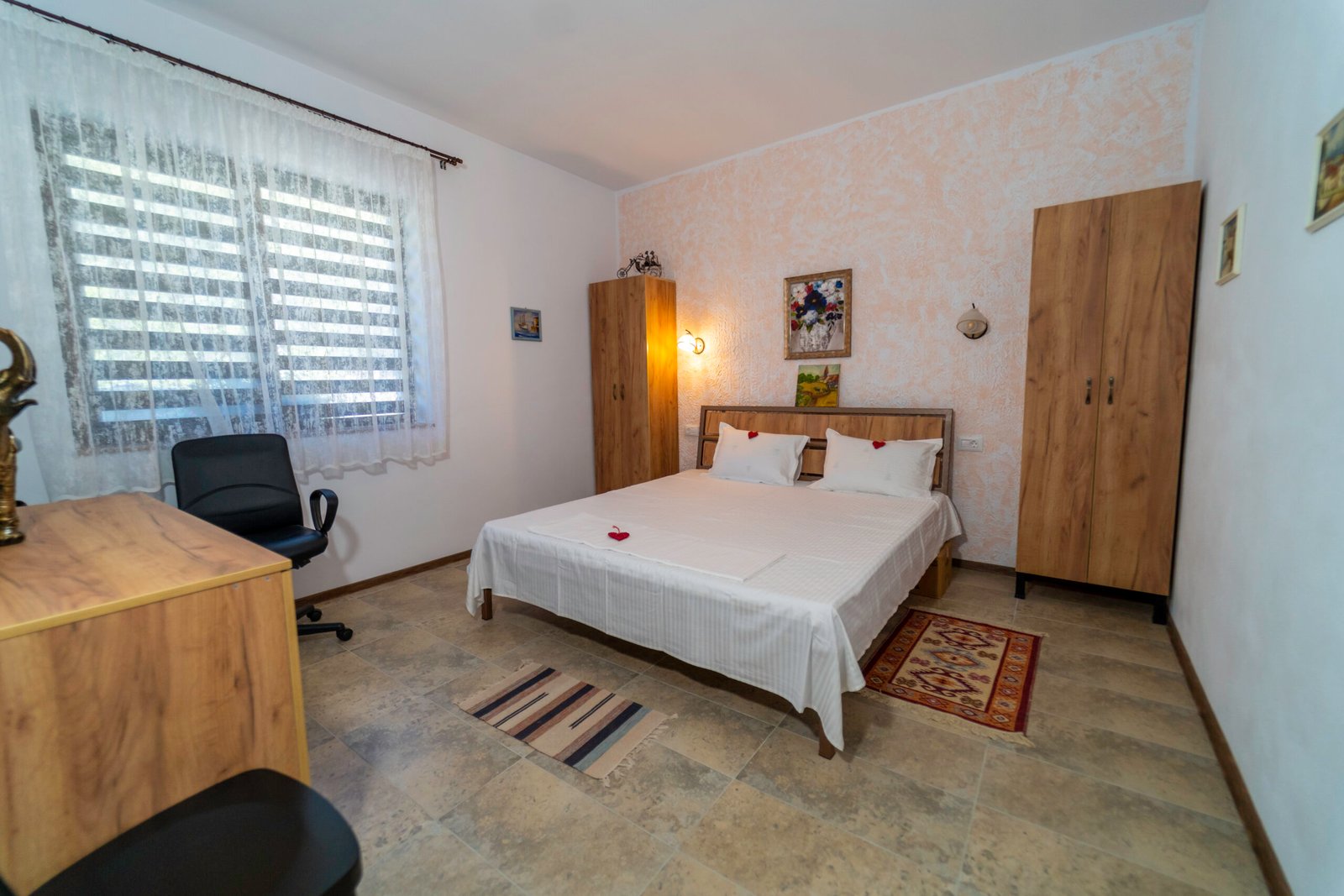 Room 01
