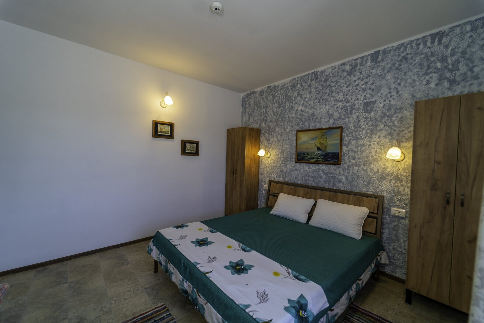 Room 02